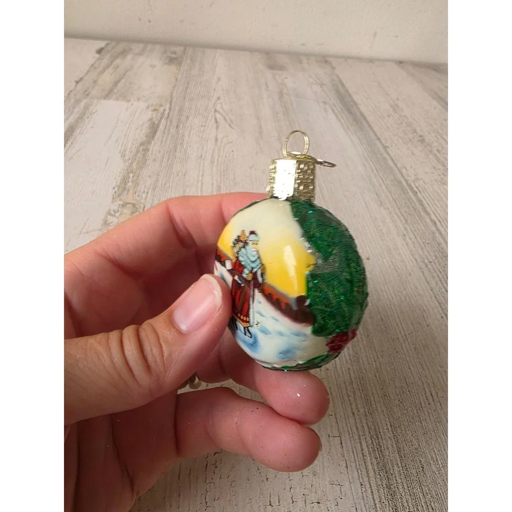 OWC old world Santa scene medallion mini glass ornament Xmas tree